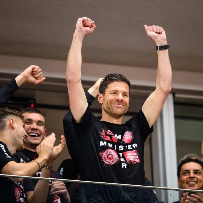 关于勒沃库森球队转播直播训练，与球迷互动的信息