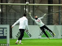 莱万多夫斯基巅峰对决,科维托娃与60激战SKT分钟,问鼎冠军胜负难料! 莱万多夫斯基巅峰对决,科维托娃与60激战SKT分钟,问鼎冠军胜负难料!